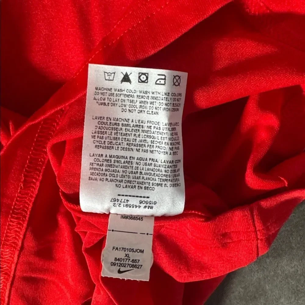 Nike Dry Boys Red Training Top Long Sleeve Athletic Fit Size XL 840177-657 NWT